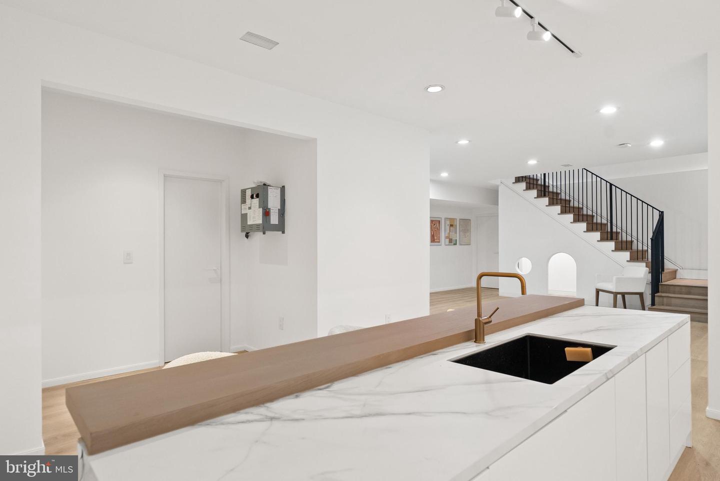 6621 HAYCOCK RD, FALLS CHURCH, Virginia 22043, 6 Bedrooms Bedrooms, ,6 BathroomsBathrooms,Residential,For sale,6621 HAYCOCK RD,VAFX2291174 MLS # VAFX2291174