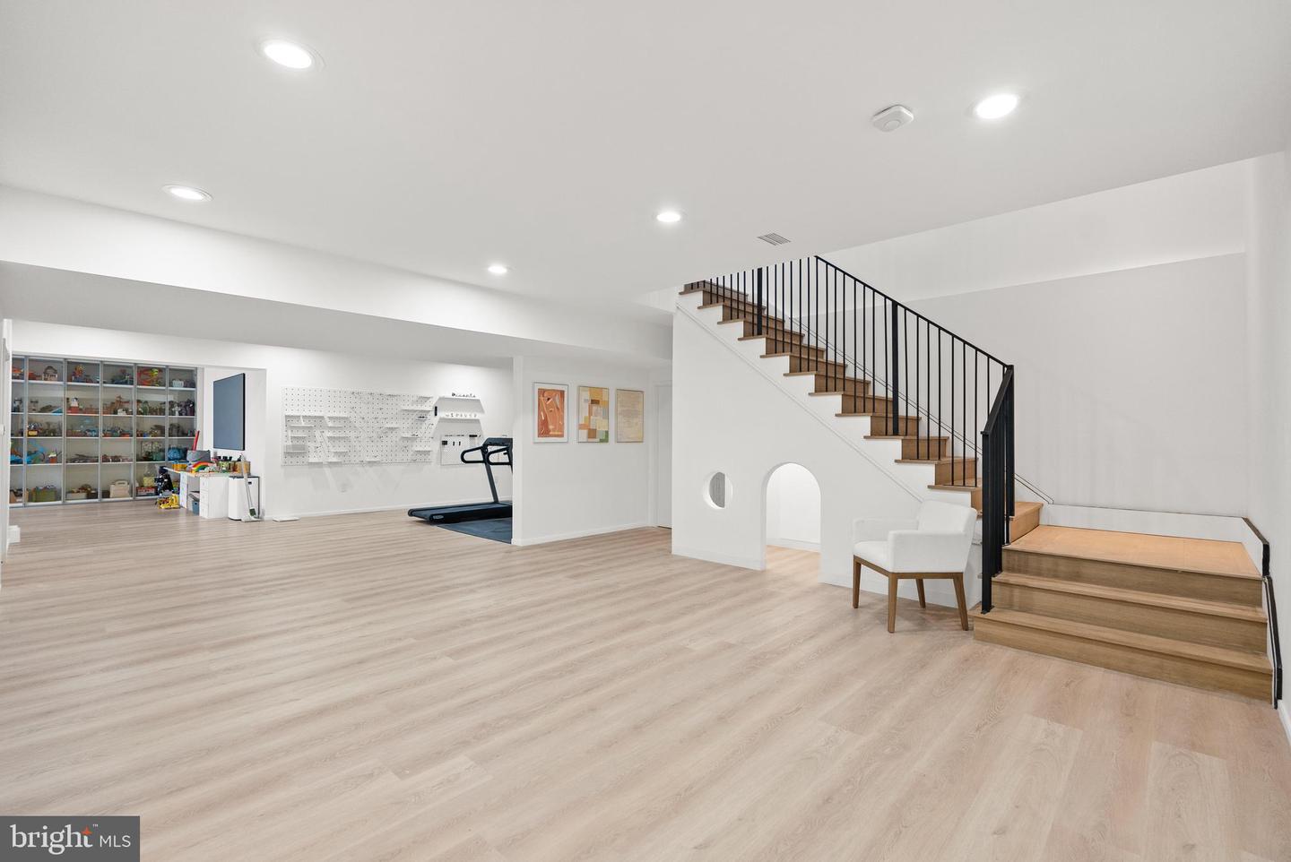 6621 HAYCOCK RD, FALLS CHURCH, Virginia 22043, 6 Bedrooms Bedrooms, ,6 BathroomsBathrooms,Residential,For sale,6621 HAYCOCK RD,VAFX2291174 MLS # VAFX2291174