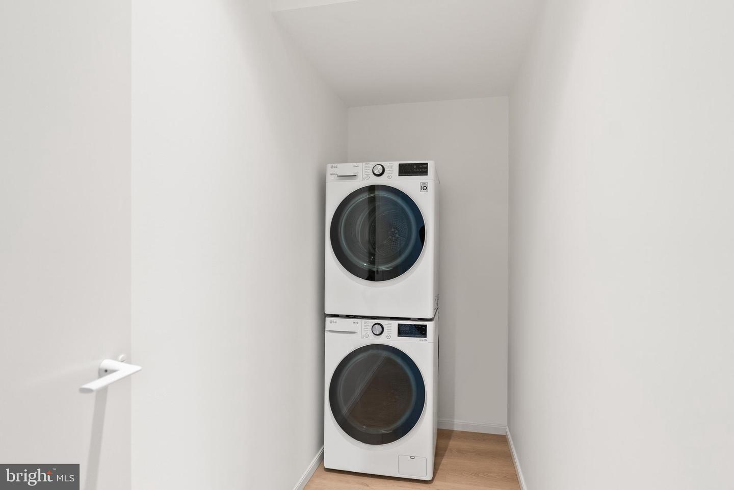 6621 HAYCOCK RD, FALLS CHURCH, Virginia 22043, 6 Bedrooms Bedrooms, ,6 BathroomsBathrooms,Residential,For sale,6621 HAYCOCK RD,VAFX2291174 MLS # VAFX2291174