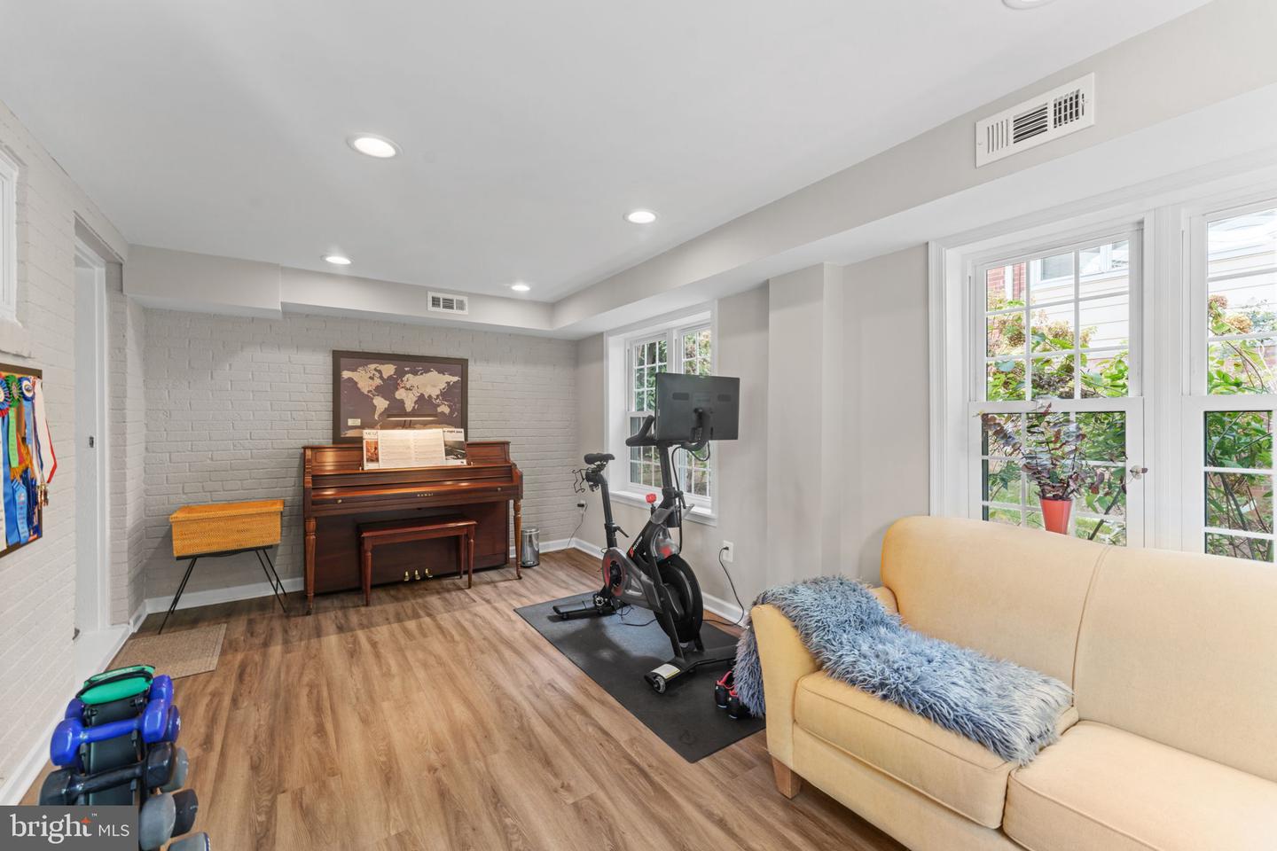 1148 N INGLEWOOD ST, ARLINGTON, Virginia 22205, 3 Bedrooms Bedrooms, ,2 BathroomsBathrooms,Residential,For sale,1148 N INGLEWOOD ST,VAAR2068928 MLS # VAAR2068928