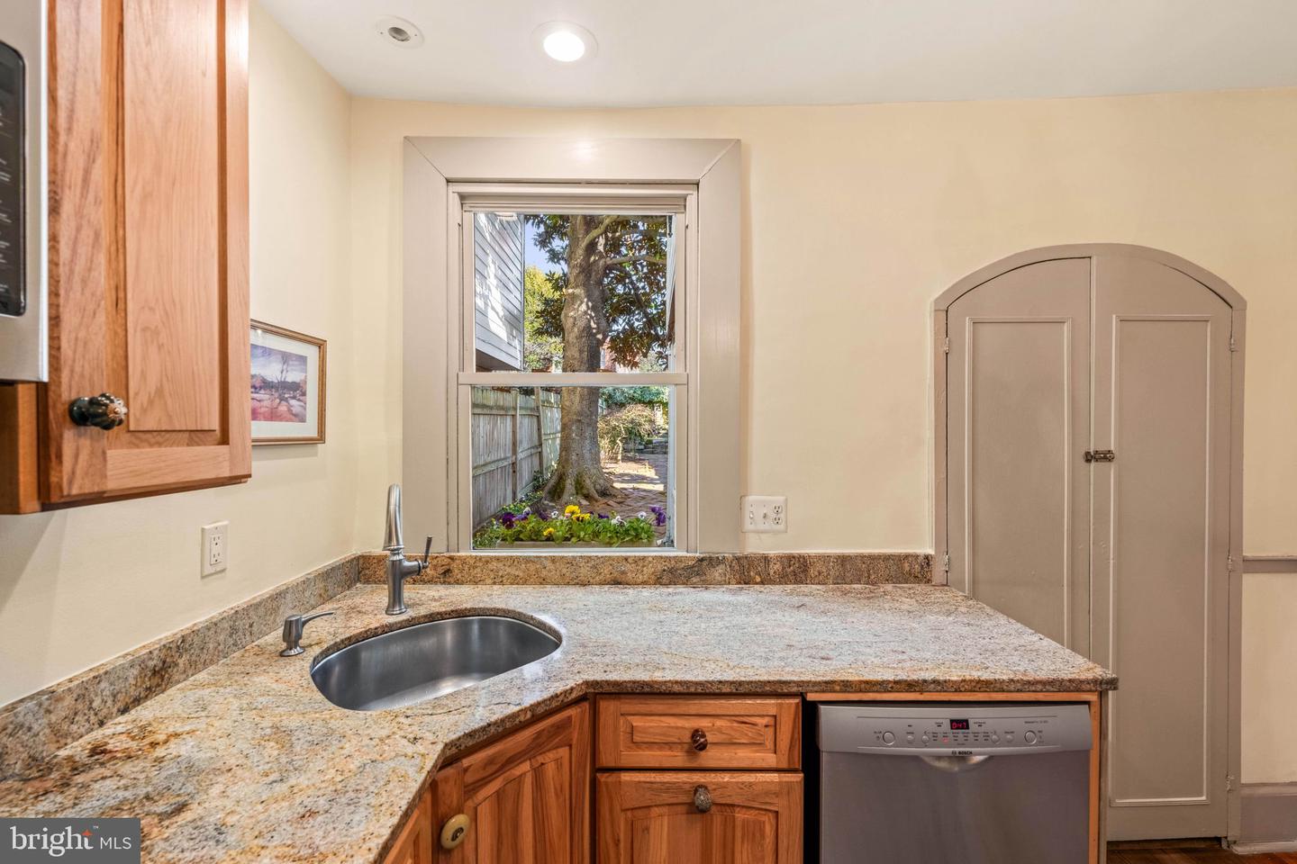 416 S FAIRFAX ST S, ALEXANDRIA, Virginia 22314, 2 Bedrooms Bedrooms, ,1 BathroomBathrooms,Residential,For sale,416 S FAIRFAX ST S,VAAX2054218 MLS # VAAX2054218