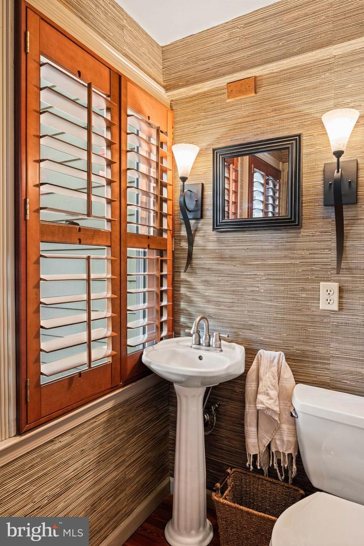 416 S FAIRFAX ST S, ALEXANDRIA, Virginia 22314, 2 Bedrooms Bedrooms, ,1 BathroomBathrooms,Residential,For sale,416 S FAIRFAX ST S,VAAX2054218 MLS # VAAX2054218