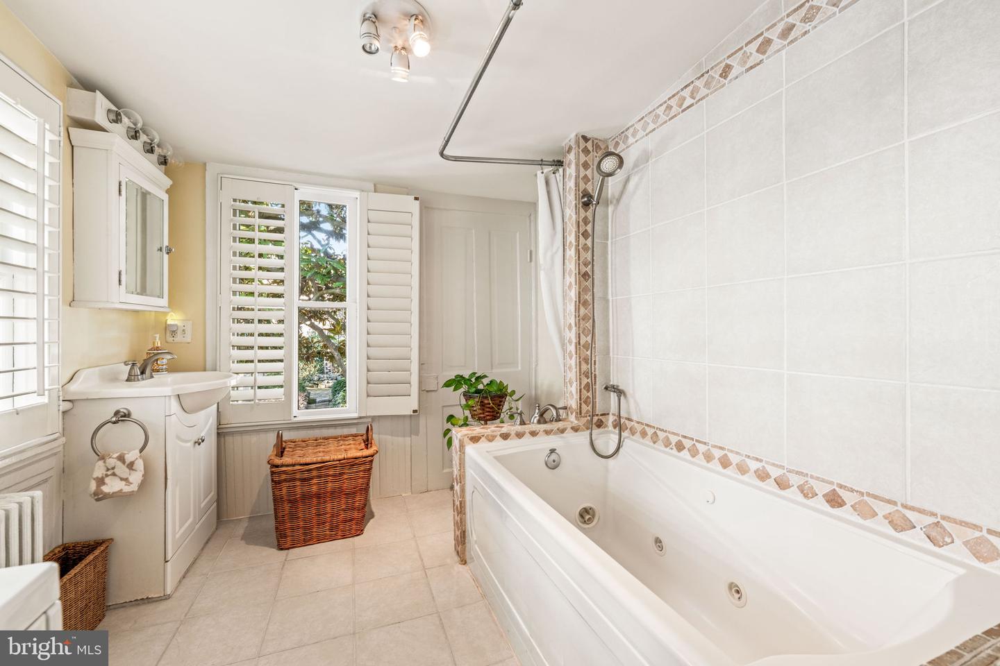 416 S FAIRFAX ST S, ALEXANDRIA, Virginia 22314, 2 Bedrooms Bedrooms, ,1 BathroomBathrooms,Residential,For sale,416 S FAIRFAX ST S,VAAX2054218 MLS # VAAX2054218