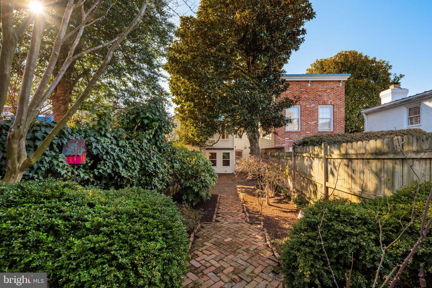 416 S FAIRFAX ST S, ALEXANDRIA, Virginia 22314, 2 Bedrooms Bedrooms, ,1 BathroomBathrooms,Residential,For sale,416 S FAIRFAX ST S,VAAX2054218 MLS # VAAX2054218