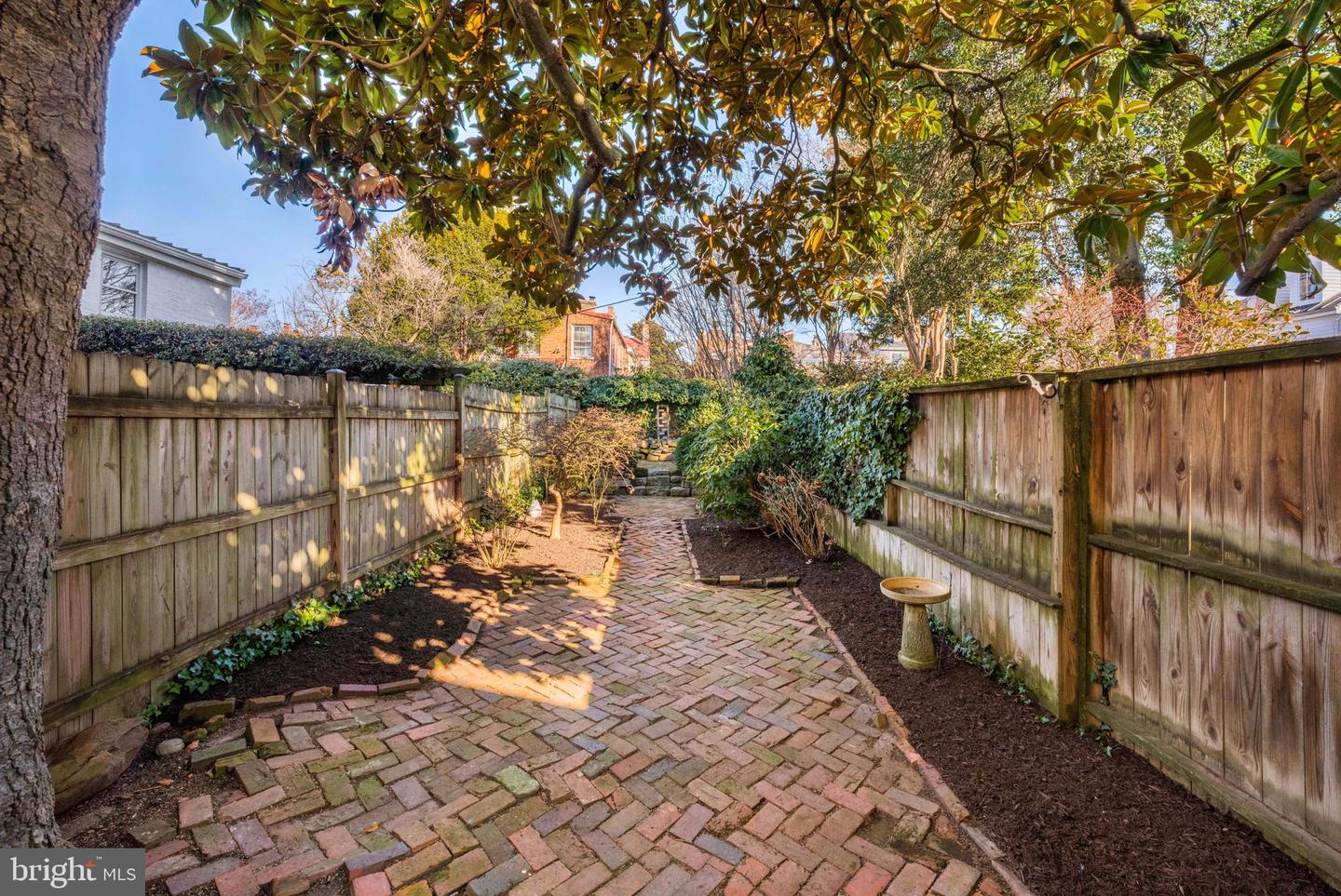 416 S FAIRFAX ST S, ALEXANDRIA, Virginia 22314, 2 Bedrooms Bedrooms, ,1 BathroomBathrooms,Residential,For sale,416 S FAIRFAX ST S,VAAX2054218 MLS # VAAX2054218