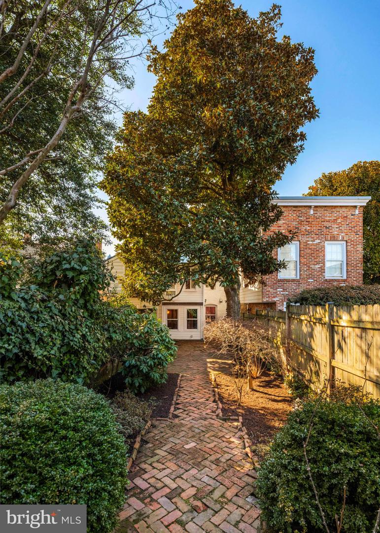 416 S FAIRFAX ST S, ALEXANDRIA, Virginia 22314, 2 Bedrooms Bedrooms, ,1 BathroomBathrooms,Residential,For sale,416 S FAIRFAX ST S,VAAX2054218 MLS # VAAX2054218