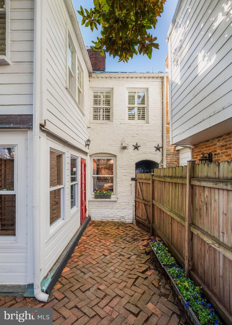 416 S FAIRFAX ST S, ALEXANDRIA, Virginia 22314, 2 Bedrooms Bedrooms, ,1 BathroomBathrooms,Residential,For sale,416 S FAIRFAX ST S,VAAX2054218 MLS # VAAX2054218