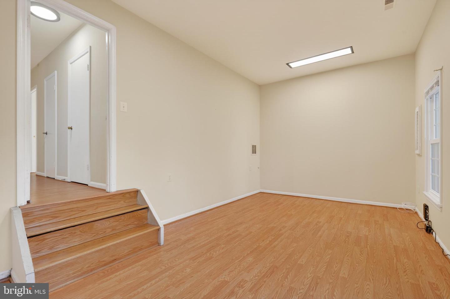 8868 WINDING HOLLOW WAY, SPRINGFIELD, Virginia 22152, 4 Bedrooms Bedrooms, ,3 BathroomsBathrooms,Residential,For sale,8868 WINDING HOLLOW WAY,VAFX2291296 MLS # VAFX2291296