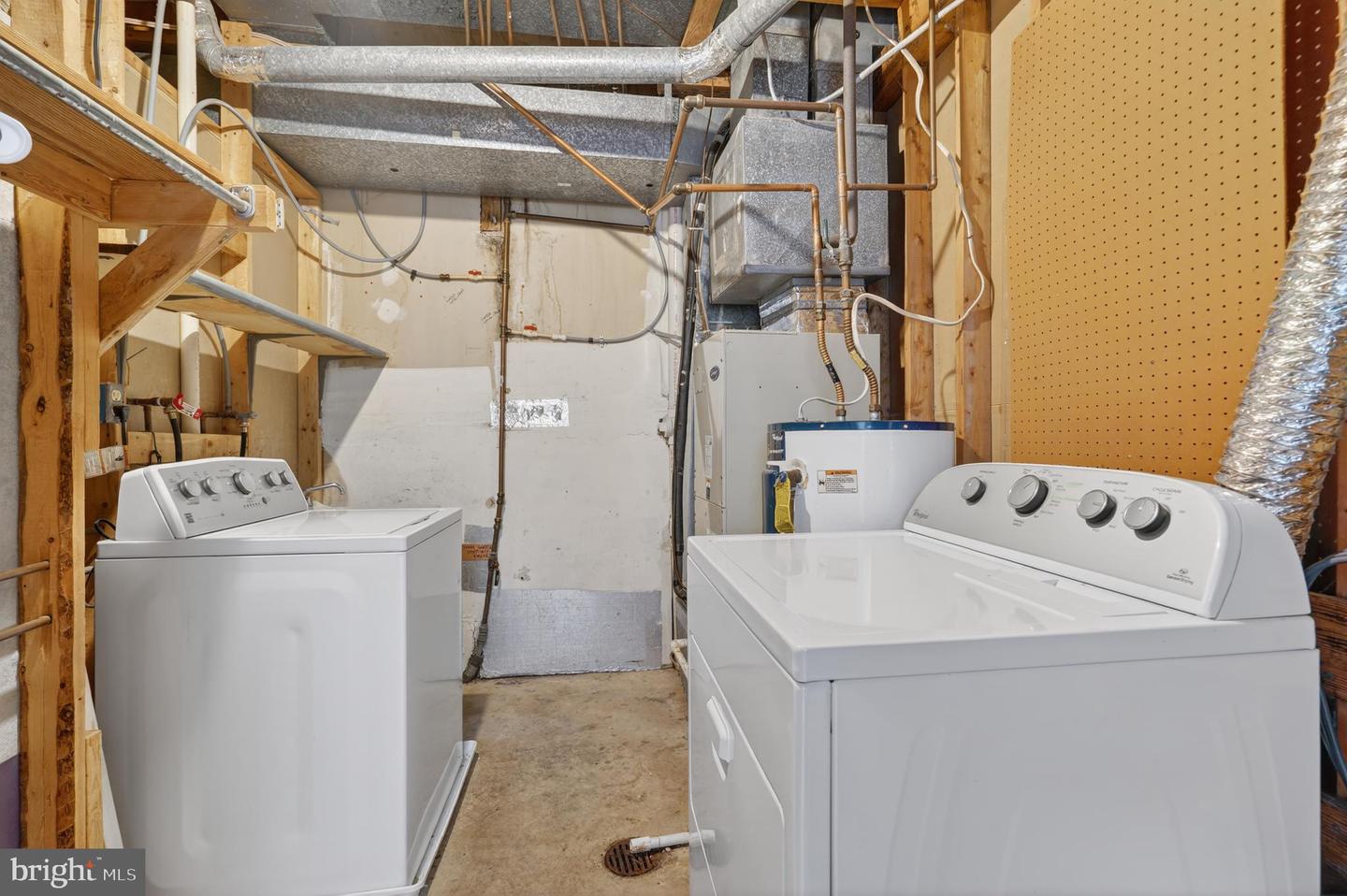 8868 WINDING HOLLOW WAY, SPRINGFIELD, Virginia 22152, 4 Bedrooms Bedrooms, ,3 BathroomsBathrooms,Residential,For sale,8868 WINDING HOLLOW WAY,VAFX2291296 MLS # VAFX2291296