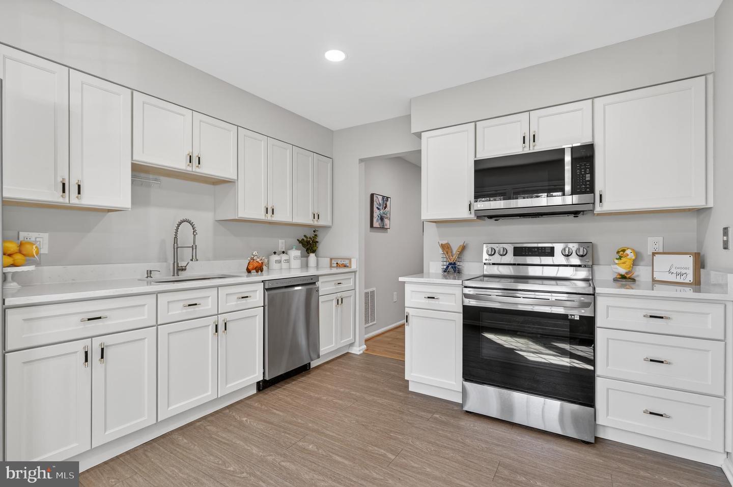 8868 WINDING HOLLOW WAY, SPRINGFIELD, Virginia 22152, 4 Bedrooms Bedrooms, ,3 BathroomsBathrooms,Residential,For sale,8868 WINDING HOLLOW WAY,VAFX2291296 MLS # VAFX2291296