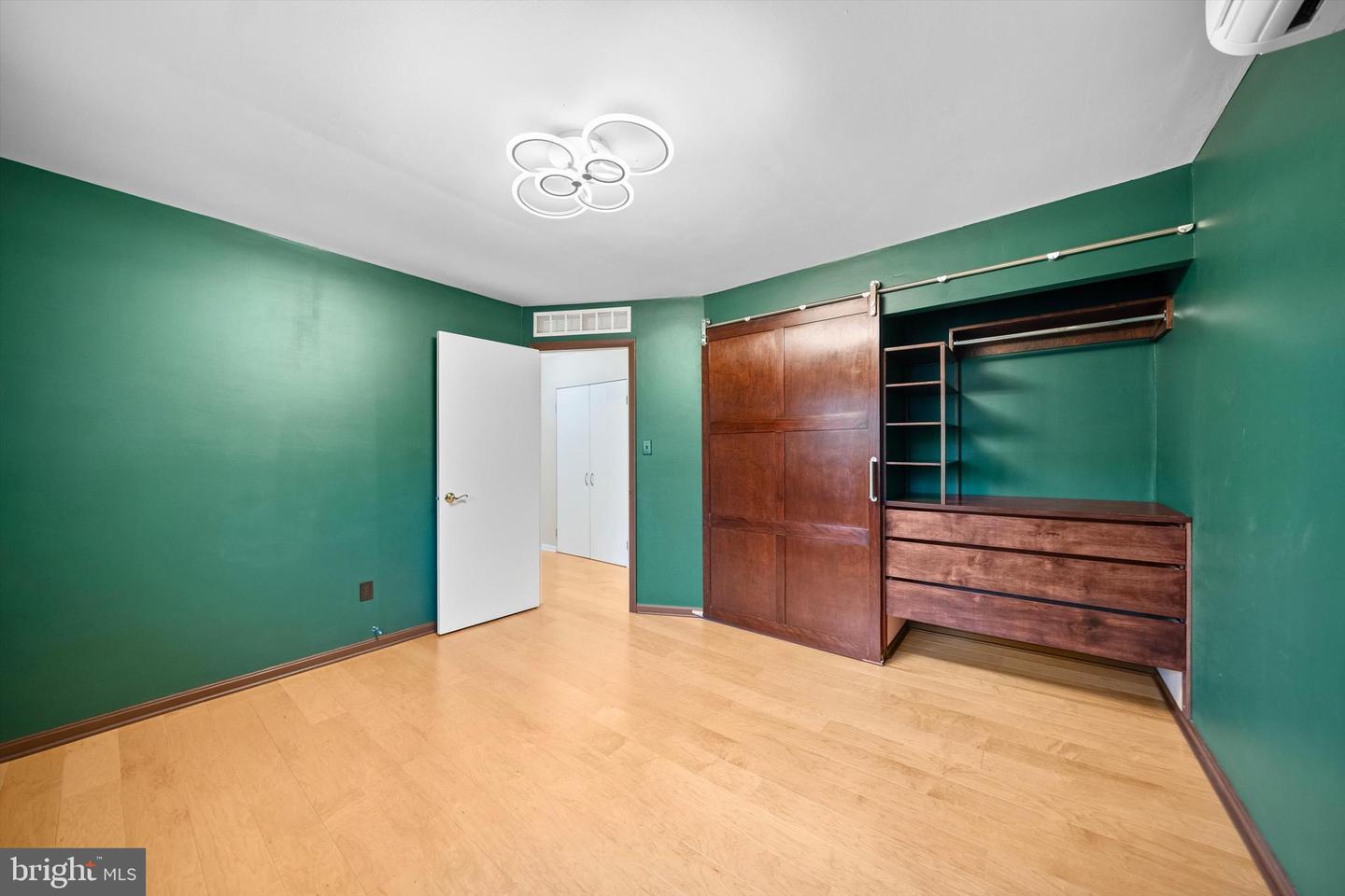 9808 LAUREL ST, FAIRFAX, Virginia 22032, 6 Bedrooms Bedrooms, ,3 BathroomsBathrooms,Residential,For sale,9808 LAUREL ST,VAFX2291454 MLS # VAFX2291454