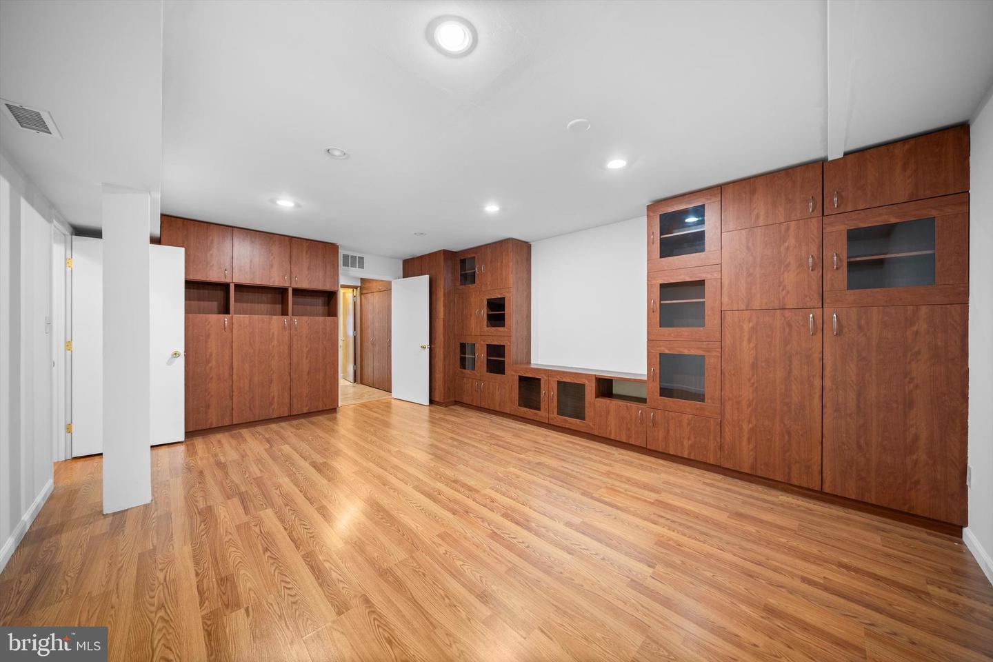 9808 LAUREL ST, FAIRFAX, Virginia 22032, 6 Bedrooms Bedrooms, ,3 BathroomsBathrooms,Residential,For sale,9808 LAUREL ST,VAFX2291454 MLS # VAFX2291454