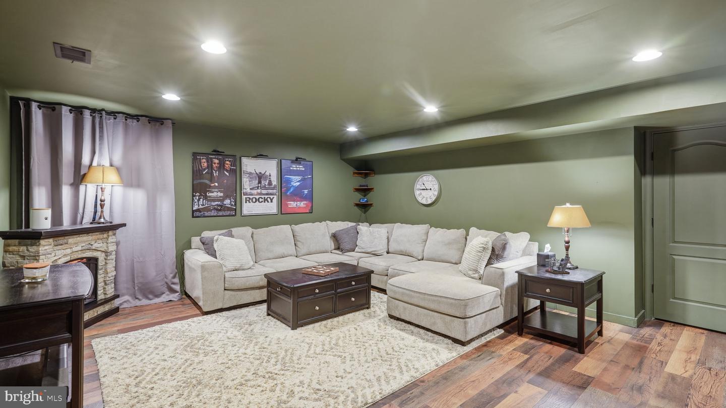 212 BOXELDER DR, STAFFORD, Virginia 22554, 4 Bedrooms Bedrooms, ,3 BathroomsBathrooms,Residential,For sale,212 BOXELDER DR,VAST2046228 MLS # VAST2046228