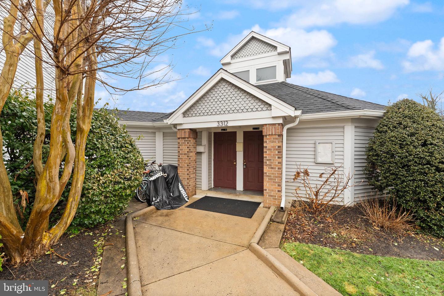 3322 LAKESIDE VIEW DR #3-3, FALLS CHURCH, Virginia 22041, 2 Bedrooms Bedrooms, ,1 BathroomBathrooms,Residential,For sale,3322 LAKESIDE VIEW DR #3-3,VAFX2291624 MLS # VAFX2291624