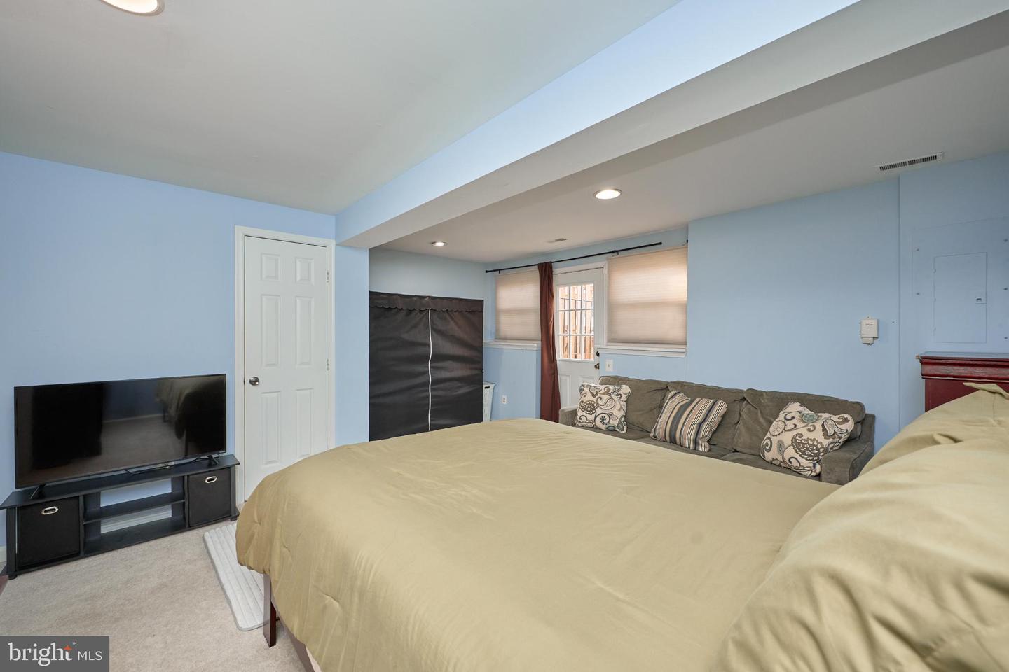 9811 MOCK ORANGE CT, MANASSAS, Virginia 20110, 3 Bedrooms Bedrooms, 10 Rooms Rooms,3 BathroomsBathrooms,Residential,For sale,9811 MOCK ORANGE CT,VAMN2010282 MLS # VAMN2010282