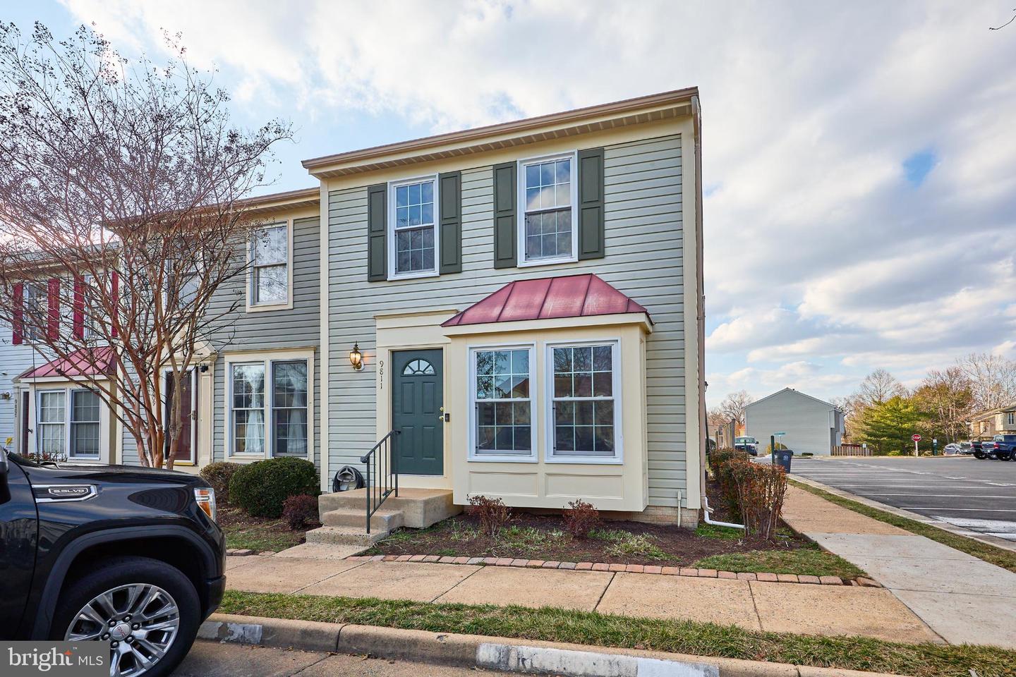 9811 MOCK ORANGE CT, MANASSAS, Virginia 20110, 3 Bedrooms Bedrooms, 10 Rooms Rooms,3 BathroomsBathrooms,Residential,For sale,9811 MOCK ORANGE CT,VAMN2010282 MLS # VAMN2010282