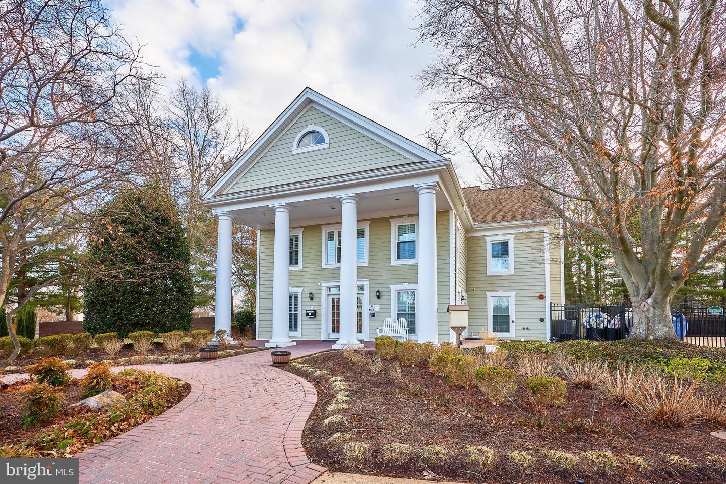 9811 MOCK ORANGE CT, MANASSAS, Virginia 20110, 3 Bedrooms Bedrooms, 10 Rooms Rooms,3 BathroomsBathrooms,Residential,For sale,9811 MOCK ORANGE CT,VAMN2010282 MLS # VAMN2010282