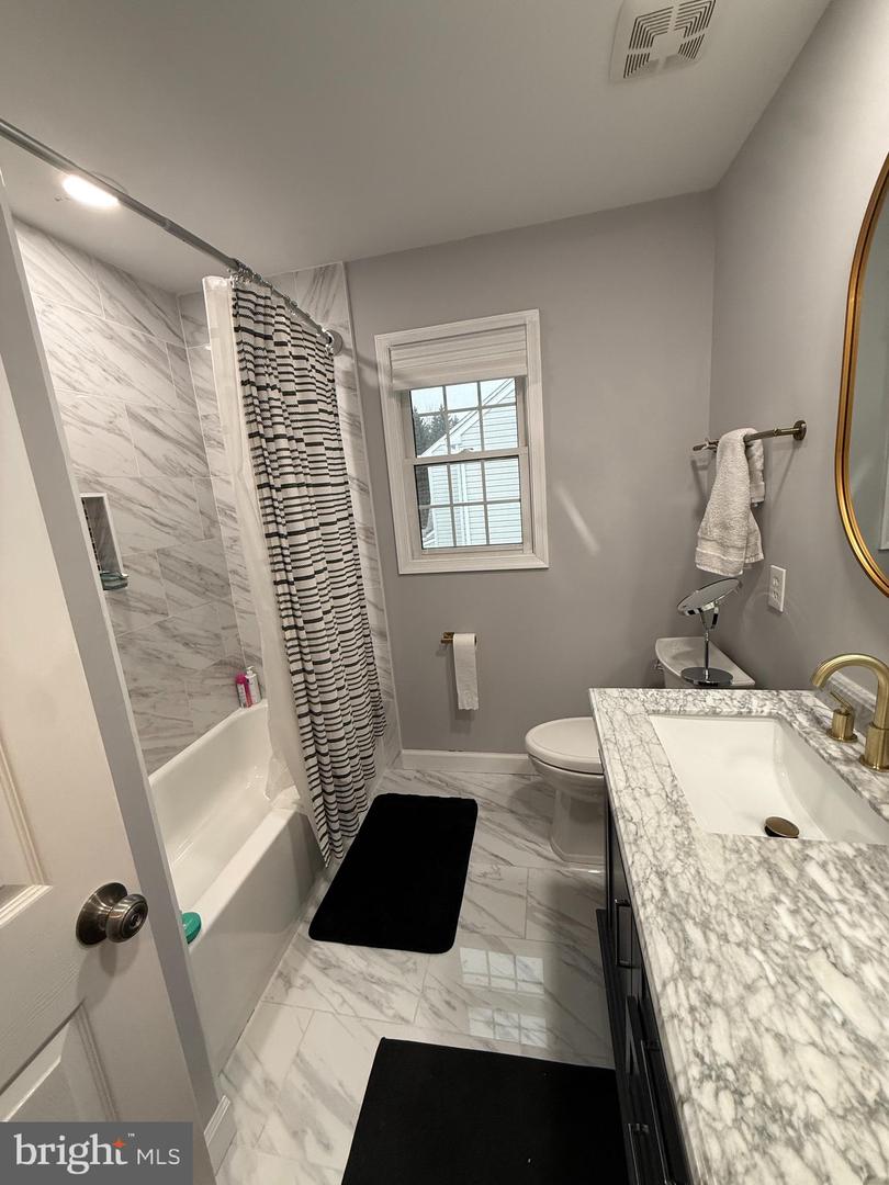 3583 ROCKY MEADOW CT, FAIRFAX, Virginia 22033, 5 Bedrooms Bedrooms, ,3 BathroomsBathrooms,Residential,For sale,3583 ROCKY MEADOW CT,VAFX2291690 MLS # VAFX2291690