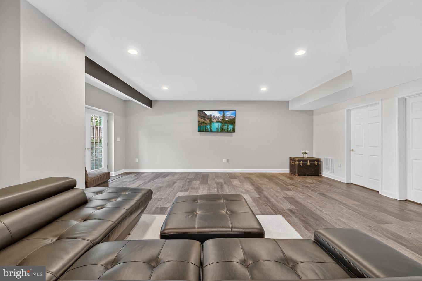 5501 36TH ST N, ARLINGTON, Virginia 22207, 5 Bedrooms Bedrooms, ,4 BathroomsBathrooms,Residential,For sale,5501 36TH ST N,VAAR2069066 MLS # VAAR2069066