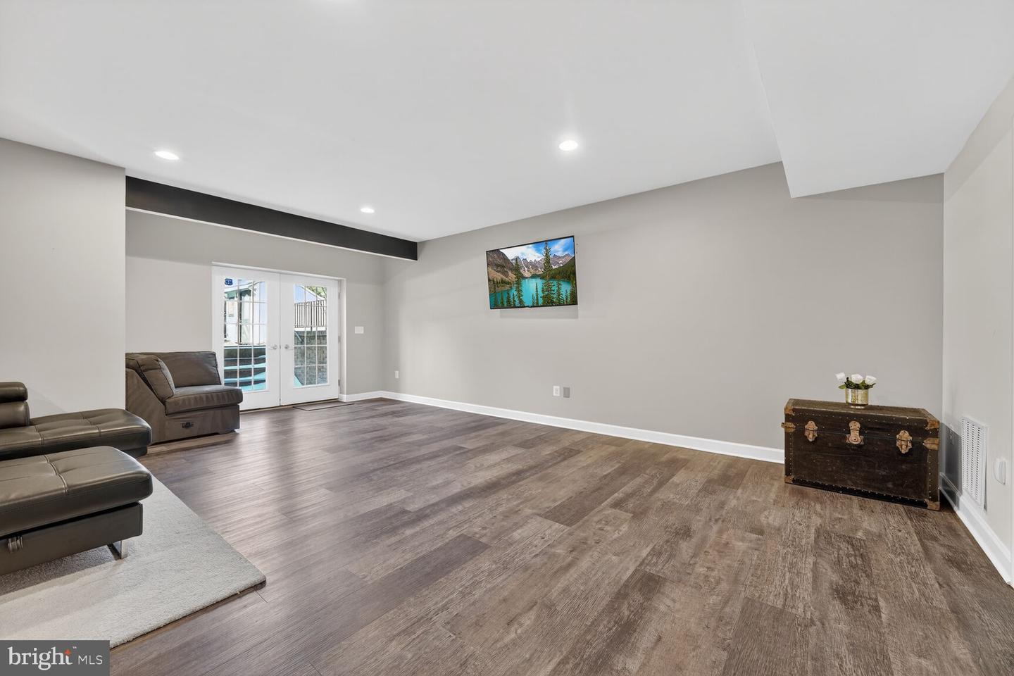 5501 36TH ST N, ARLINGTON, Virginia 22207, 5 Bedrooms Bedrooms, ,4 BathroomsBathrooms,Residential,For sale,5501 36TH ST N,VAAR2069066 MLS # VAAR2069066