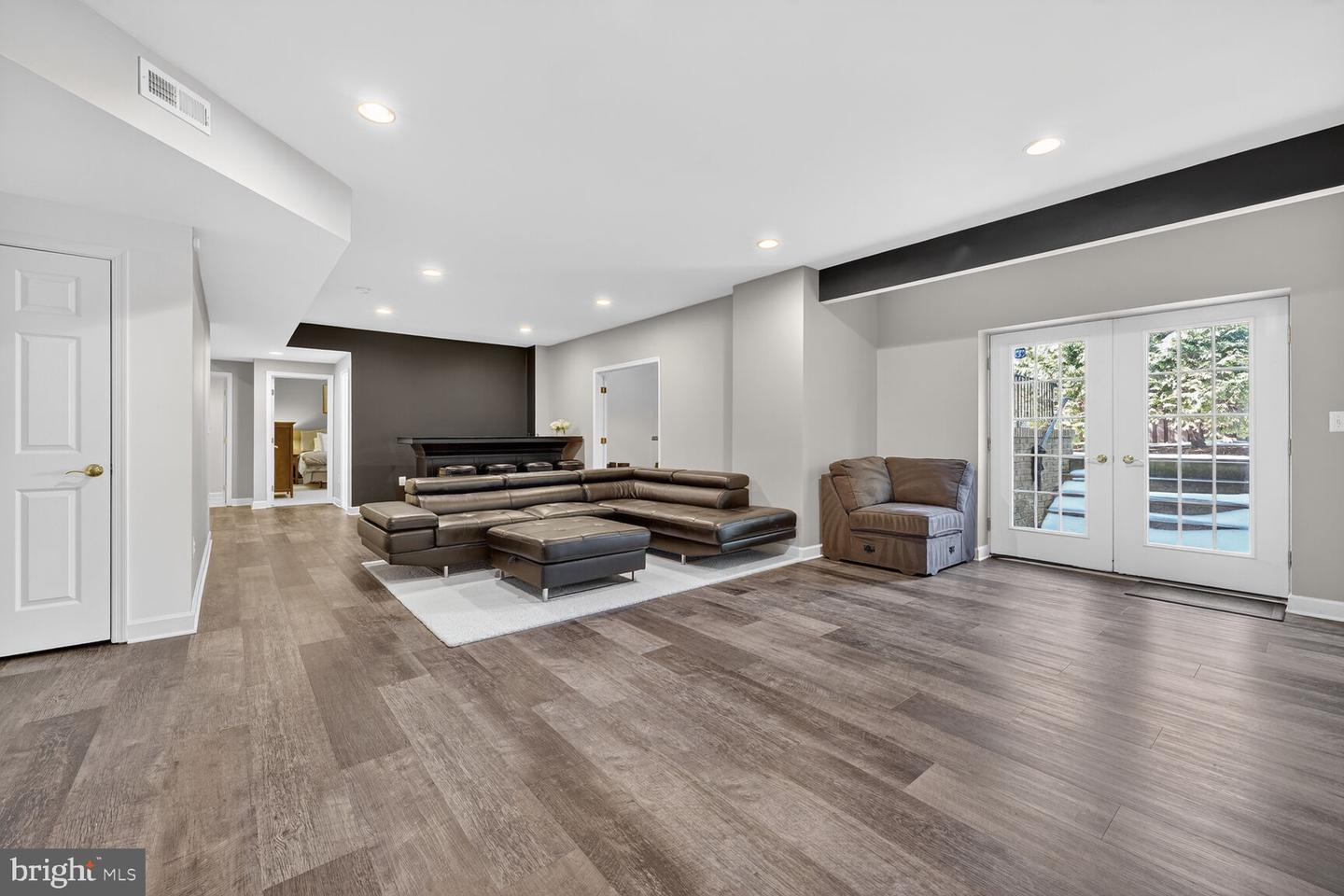 5501 36TH ST N, ARLINGTON, Virginia 22207, 5 Bedrooms Bedrooms, ,4 BathroomsBathrooms,Residential,For sale,5501 36TH ST N,VAAR2069066 MLS # VAAR2069066