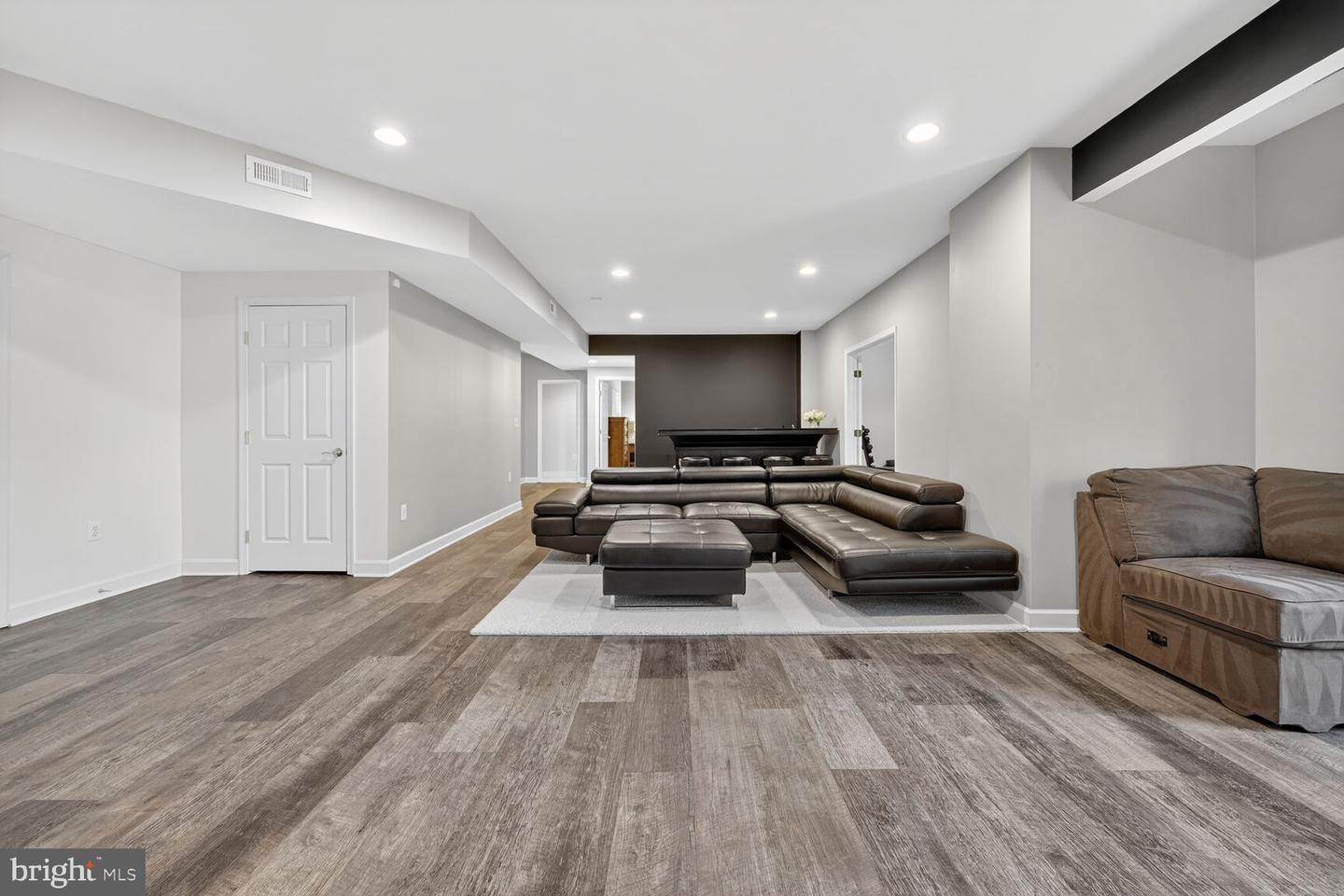 5501 36TH ST N, ARLINGTON, Virginia 22207, 5 Bedrooms Bedrooms, ,4 BathroomsBathrooms,Residential,For sale,5501 36TH ST N,VAAR2069066 MLS # VAAR2069066