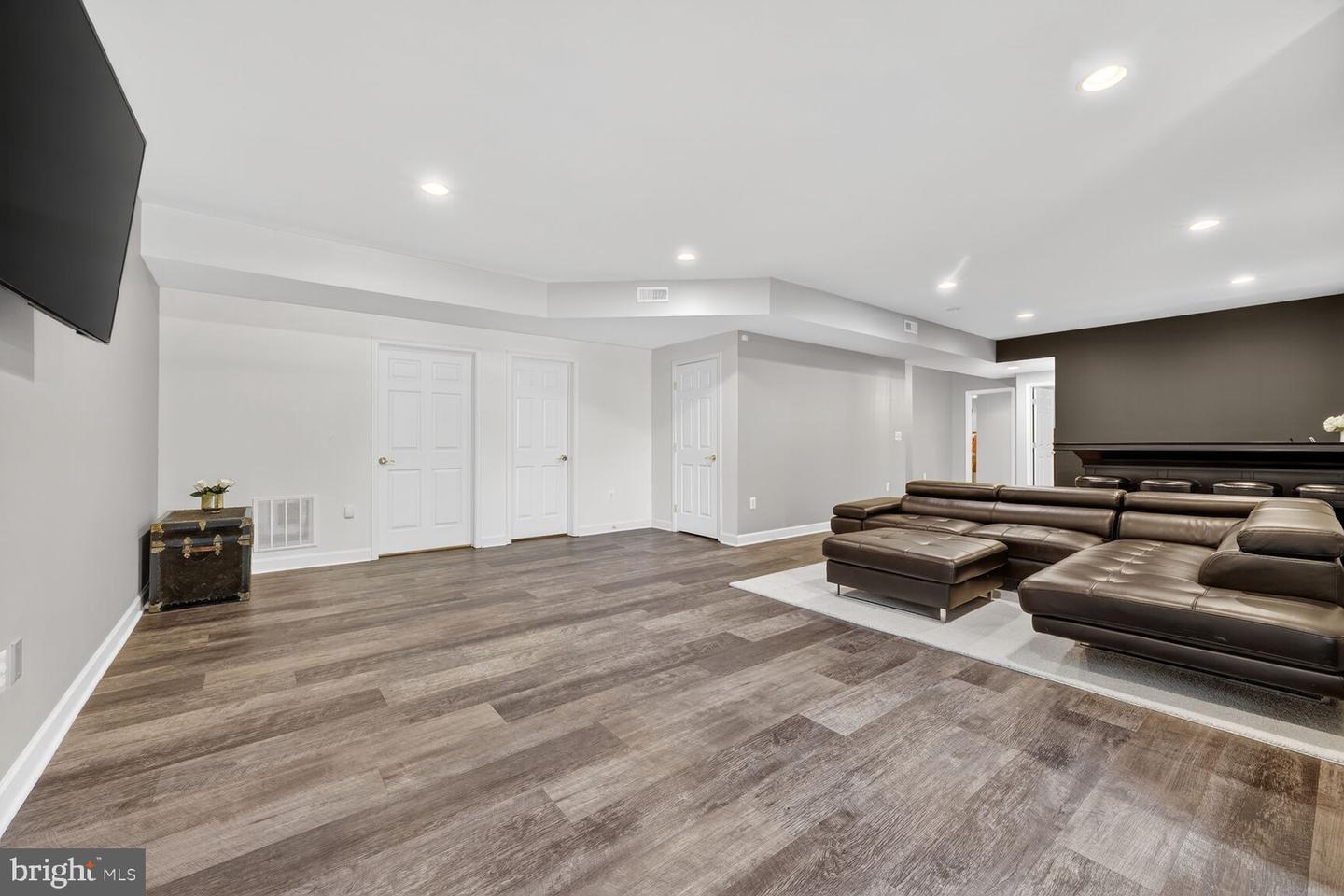 5501 36TH ST N, ARLINGTON, Virginia 22207, 5 Bedrooms Bedrooms, ,4 BathroomsBathrooms,Residential,For sale,5501 36TH ST N,VAAR2069066 MLS # VAAR2069066