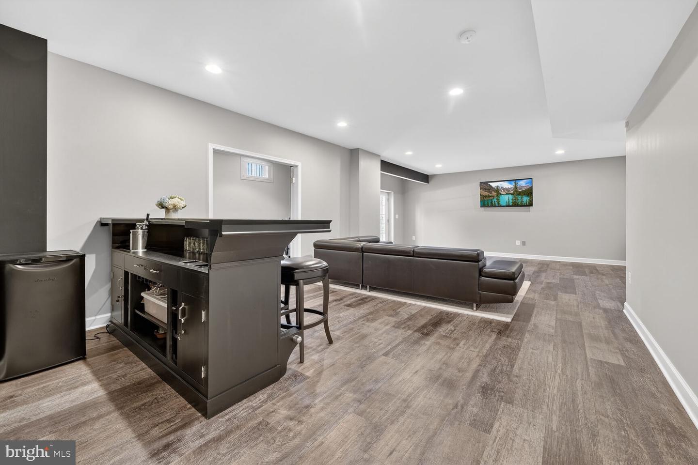 5501 36TH ST N, ARLINGTON, Virginia 22207, 5 Bedrooms Bedrooms, ,4 BathroomsBathrooms,Residential,For sale,5501 36TH ST N,VAAR2069066 MLS # VAAR2069066