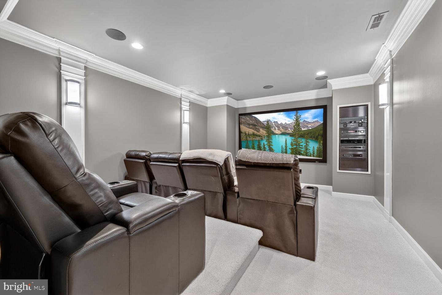 5501 36TH ST N, ARLINGTON, Virginia 22207, 5 Bedrooms Bedrooms, ,4 BathroomsBathrooms,Residential,For sale,5501 36TH ST N,VAAR2069066 MLS # VAAR2069066