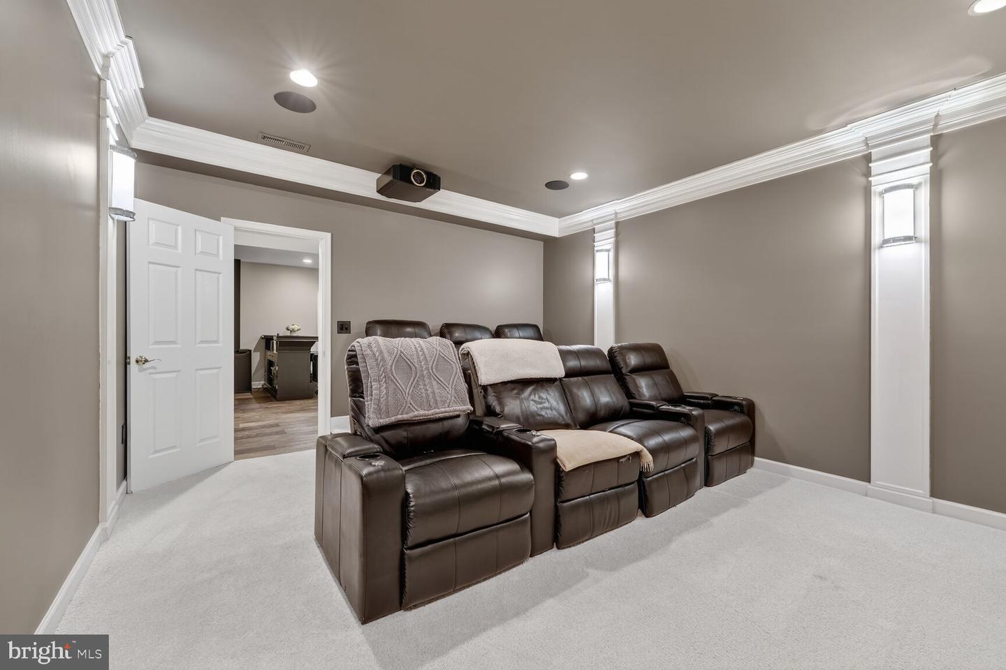 5501 36TH ST N, ARLINGTON, Virginia 22207, 5 Bedrooms Bedrooms, ,4 BathroomsBathrooms,Residential,For sale,5501 36TH ST N,VAAR2069066 MLS # VAAR2069066