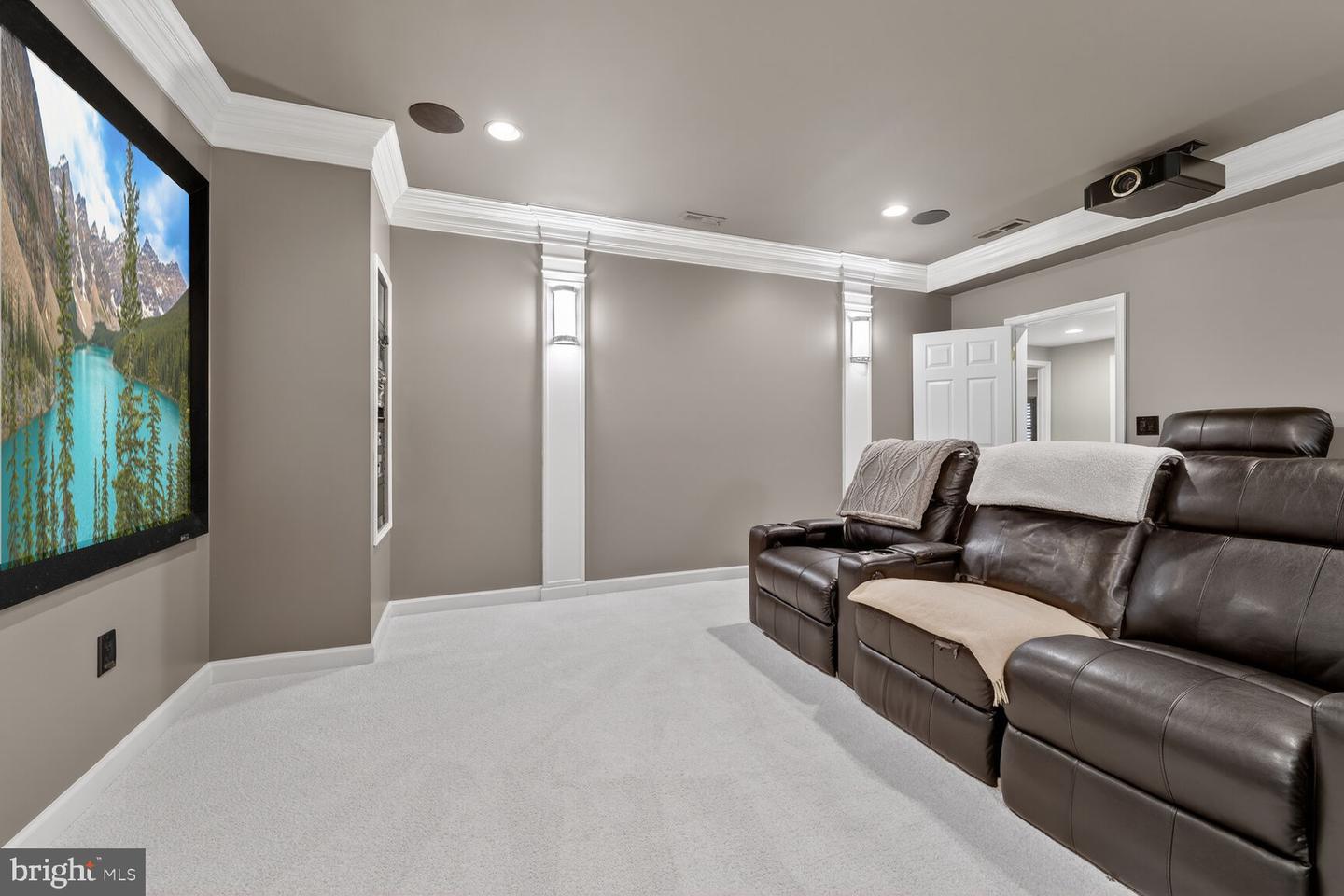 5501 36TH ST N, ARLINGTON, Virginia 22207, 5 Bedrooms Bedrooms, ,4 BathroomsBathrooms,Residential,For sale,5501 36TH ST N,VAAR2069066 MLS # VAAR2069066