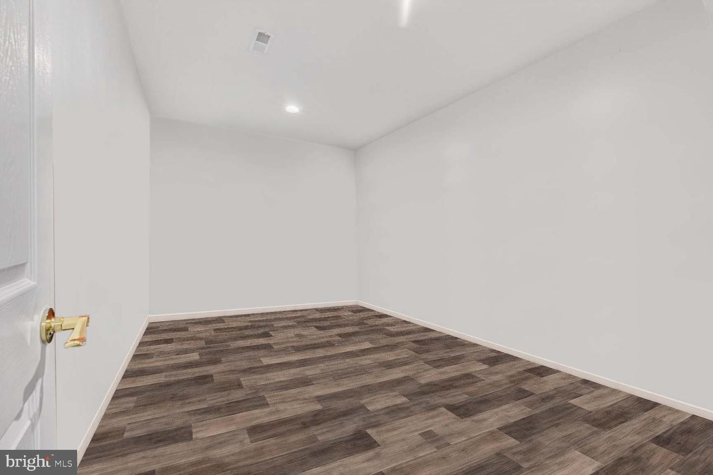 5501 36TH ST N, ARLINGTON, Virginia 22207, 5 Bedrooms Bedrooms, ,4 BathroomsBathrooms,Residential,For sale,5501 36TH ST N,VAAR2069066 MLS # VAAR2069066