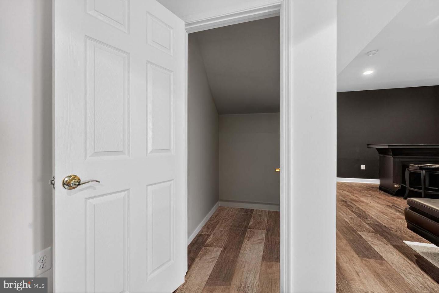 5501 36TH ST N, ARLINGTON, Virginia 22207, 5 Bedrooms Bedrooms, ,4 BathroomsBathrooms,Residential,For sale,5501 36TH ST N,VAAR2069066 MLS # VAAR2069066