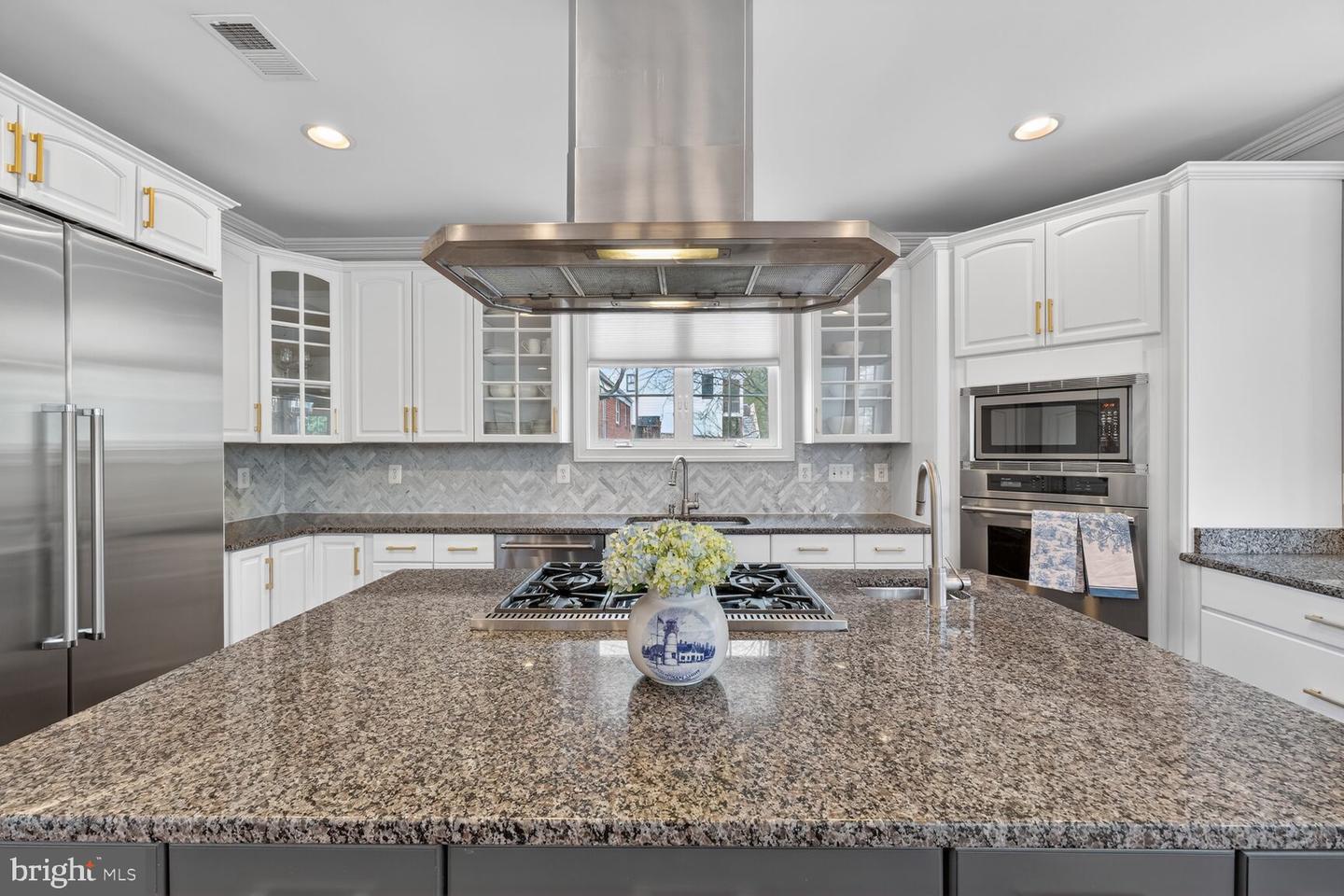 5501 36TH ST N, ARLINGTON, Virginia 22207, 5 Bedrooms Bedrooms, ,4 BathroomsBathrooms,Residential,For sale,5501 36TH ST N,VAAR2069066 MLS # VAAR2069066