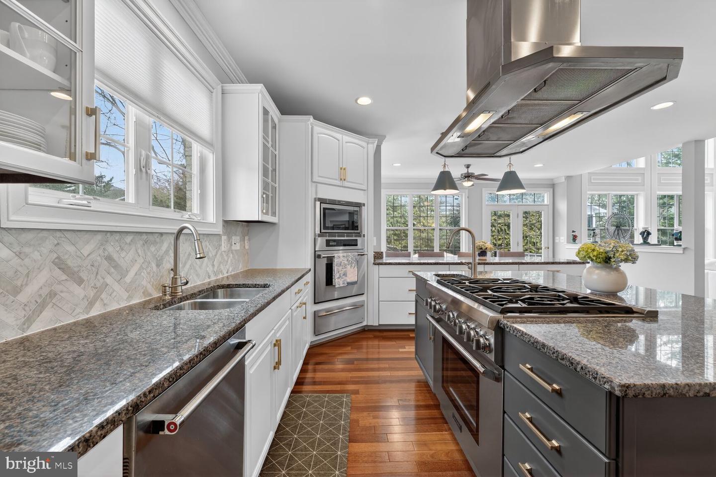 5501 36TH ST N, ARLINGTON, Virginia 22207, 5 Bedrooms Bedrooms, ,4 BathroomsBathrooms,Residential,For sale,5501 36TH ST N,VAAR2069066 MLS # VAAR2069066