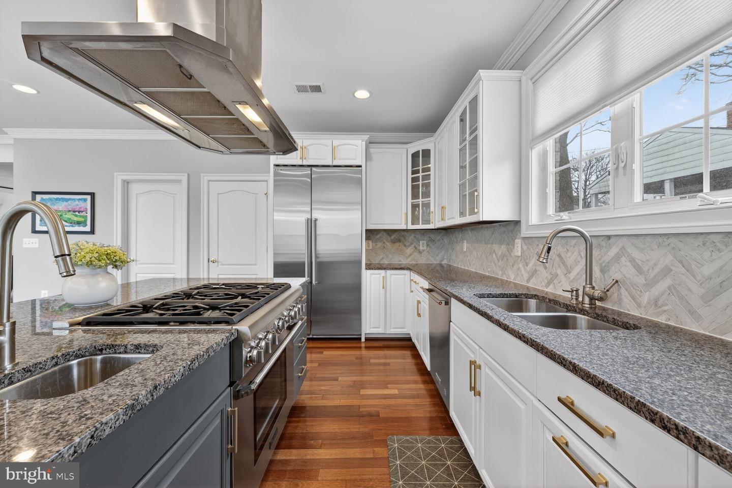 5501 36TH ST N, ARLINGTON, Virginia 22207, 5 Bedrooms Bedrooms, ,4 BathroomsBathrooms,Residential,For sale,5501 36TH ST N,VAAR2069066 MLS # VAAR2069066