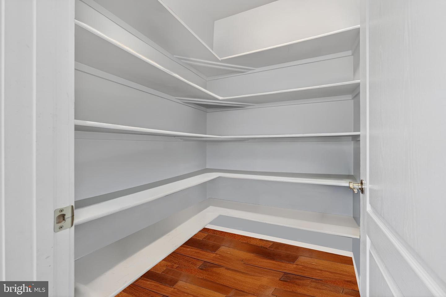 5501 36TH ST N, ARLINGTON, Virginia 22207, 5 Bedrooms Bedrooms, ,4 BathroomsBathrooms,Residential,For sale,5501 36TH ST N,VAAR2069066 MLS # VAAR2069066