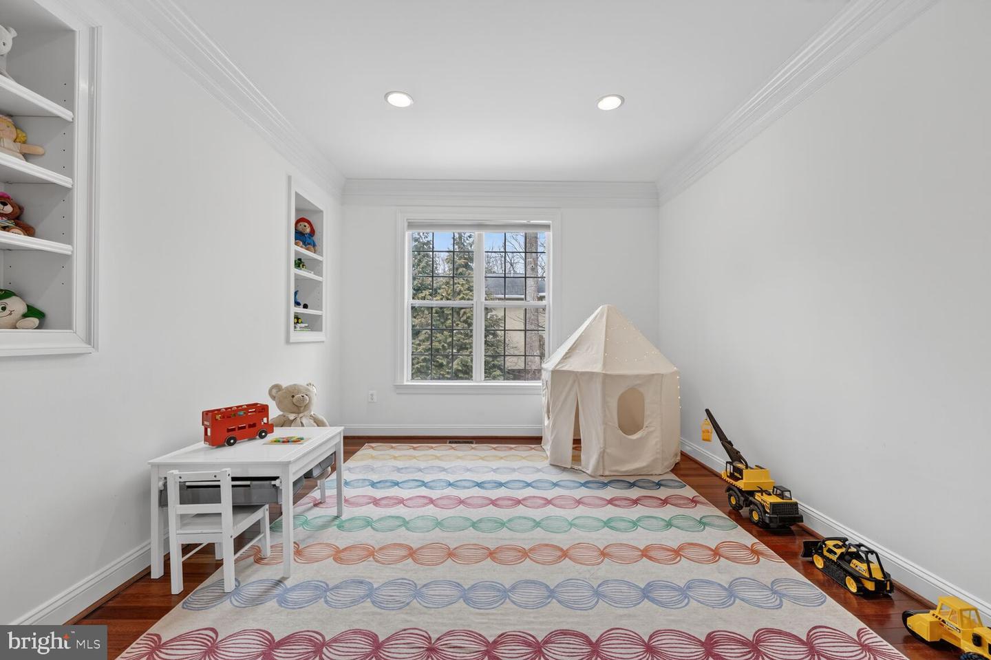 5501 36TH ST N, ARLINGTON, Virginia 22207, 5 Bedrooms Bedrooms, ,4 BathroomsBathrooms,Residential,For sale,5501 36TH ST N,VAAR2069066 MLS # VAAR2069066