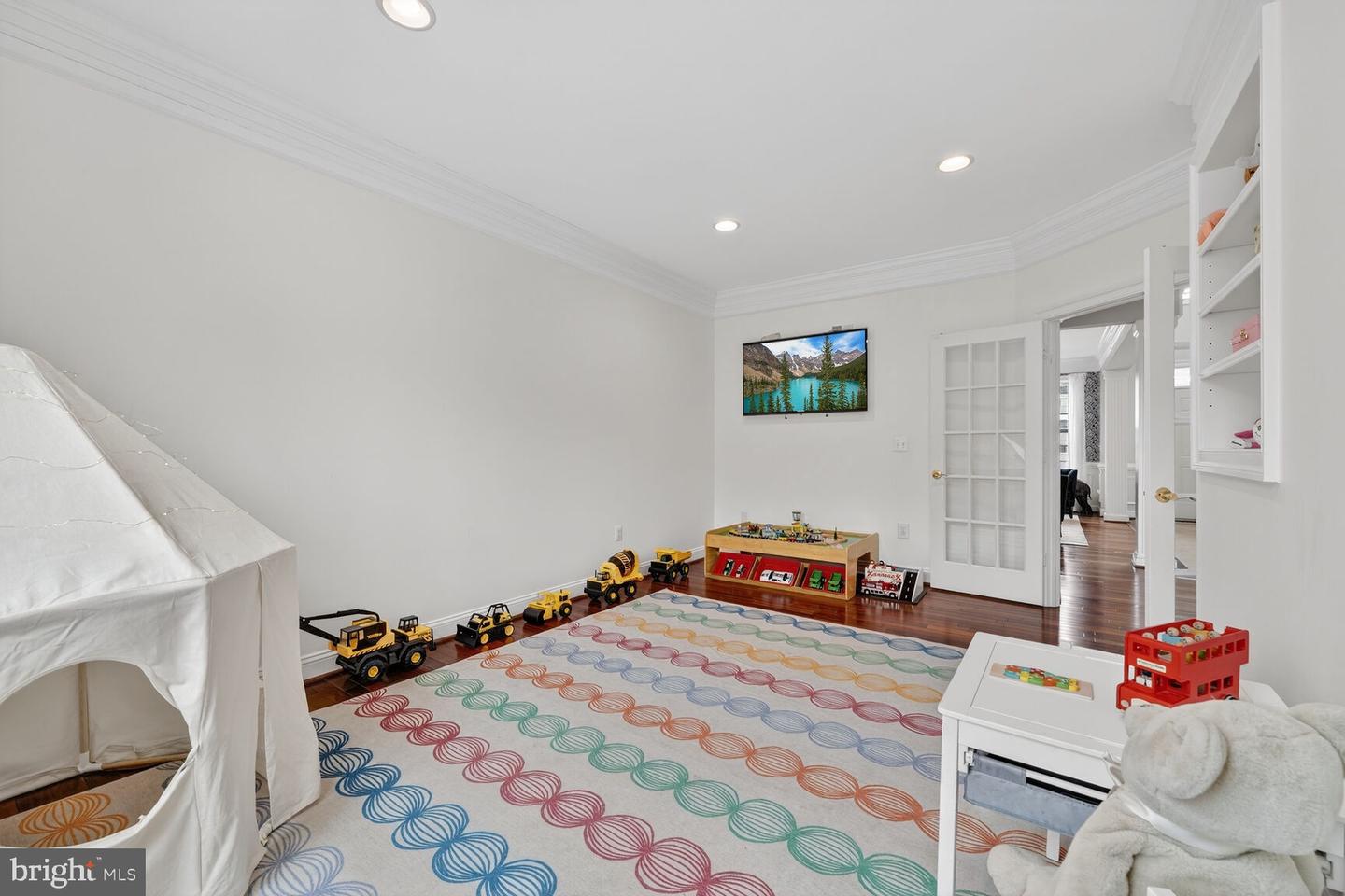 5501 36TH ST N, ARLINGTON, Virginia 22207, 5 Bedrooms Bedrooms, ,4 BathroomsBathrooms,Residential,For sale,5501 36TH ST N,VAAR2069066 MLS # VAAR2069066