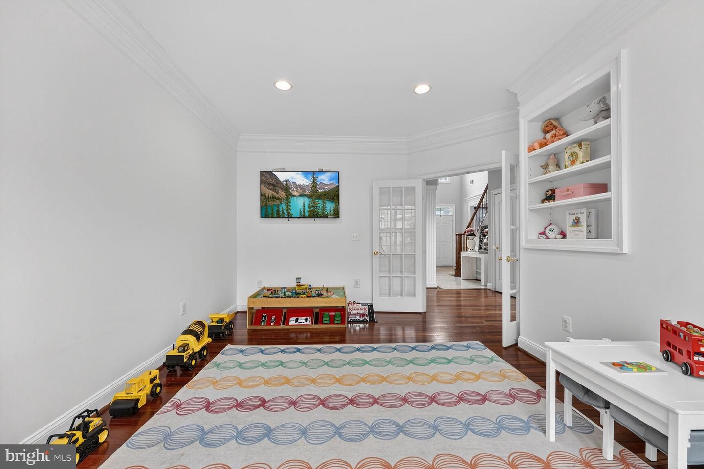 5501 36TH ST N, ARLINGTON, Virginia 22207, 5 Bedrooms Bedrooms, ,4 BathroomsBathrooms,Residential,For sale,5501 36TH ST N,VAAR2069066 MLS # VAAR2069066