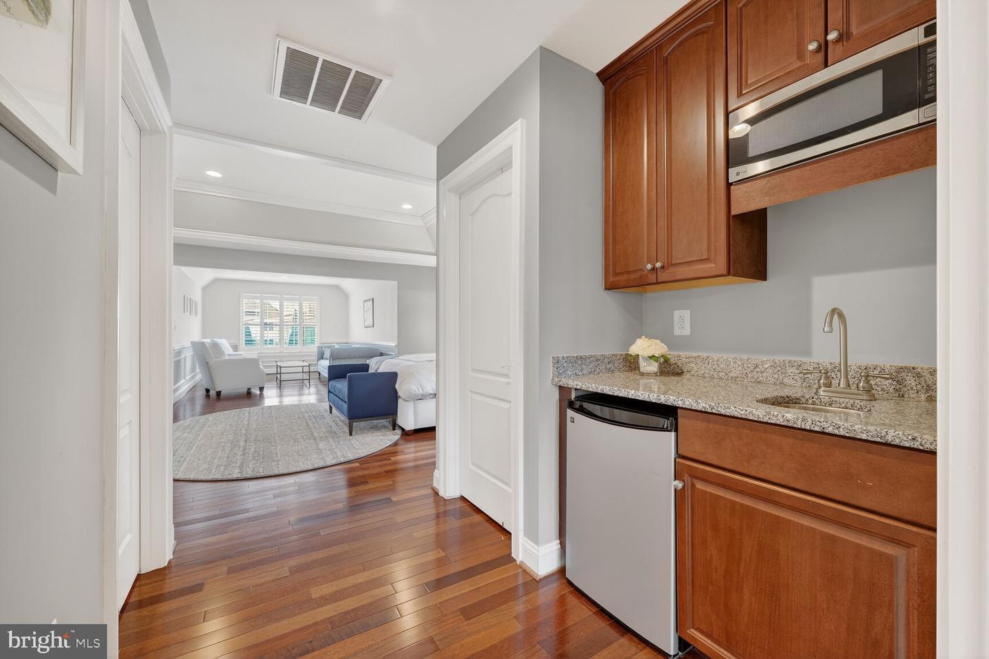 5501 36TH ST N, ARLINGTON, Virginia 22207, 5 Bedrooms Bedrooms, ,4 BathroomsBathrooms,Residential,For sale,5501 36TH ST N,VAAR2069066 MLS # VAAR2069066