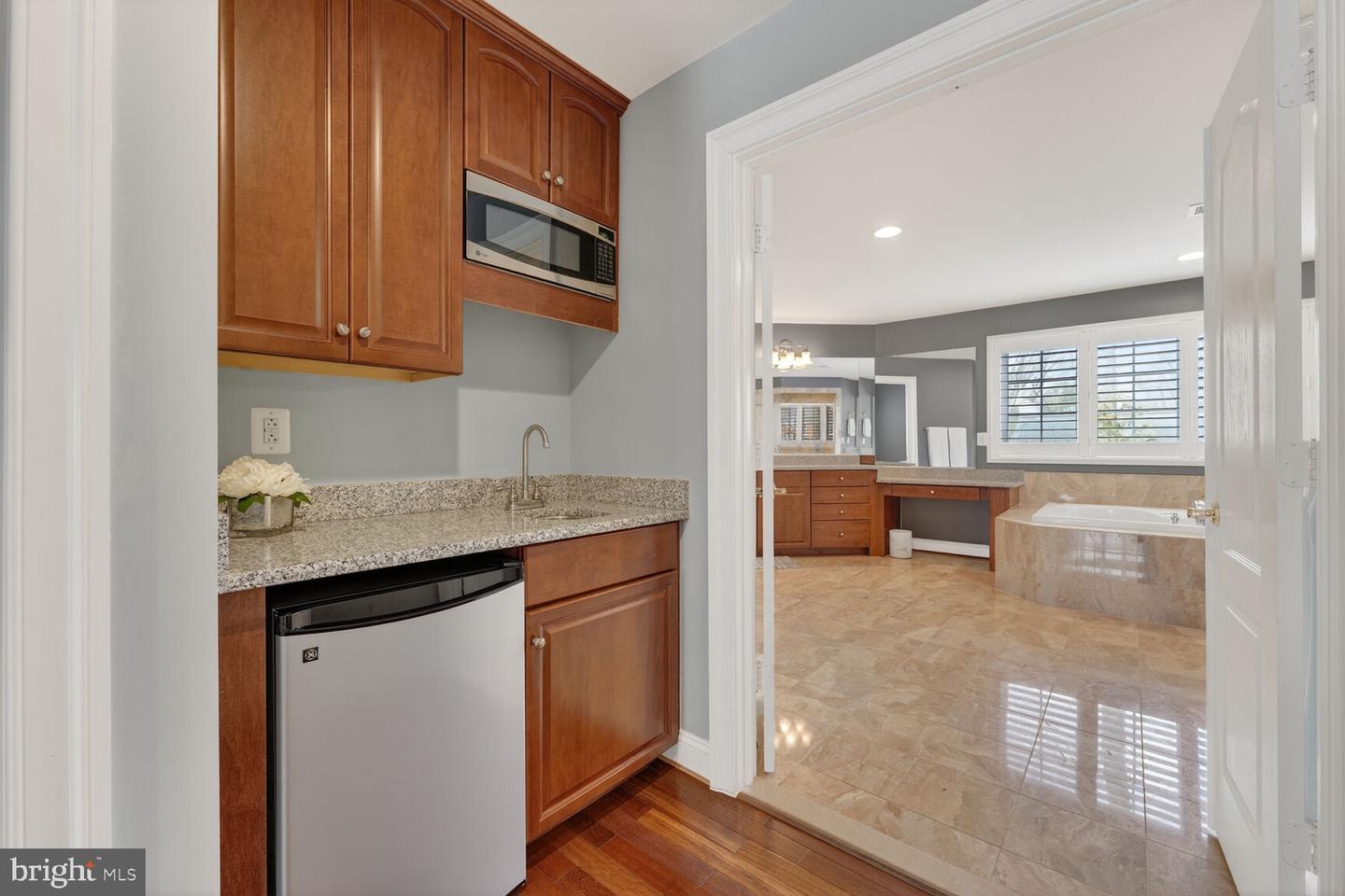 5501 36TH ST N, ARLINGTON, Virginia 22207, 5 Bedrooms Bedrooms, ,4 BathroomsBathrooms,Residential,For sale,5501 36TH ST N,VAAR2069066 MLS # VAAR2069066