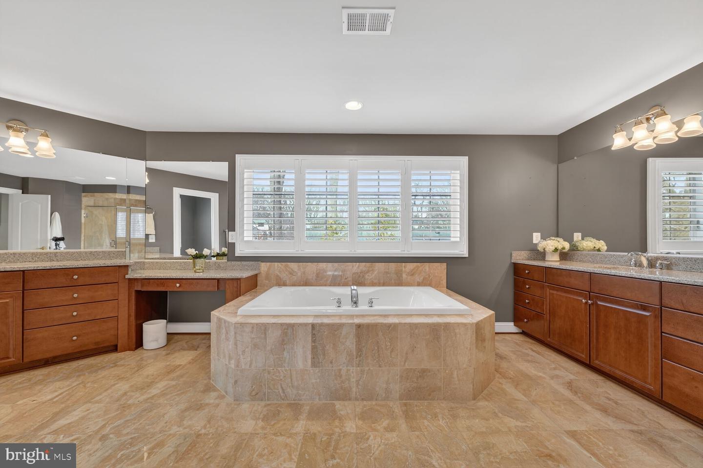 5501 36TH ST N, ARLINGTON, Virginia 22207, 5 Bedrooms Bedrooms, ,4 BathroomsBathrooms,Residential,For sale,5501 36TH ST N,VAAR2069066 MLS # VAAR2069066