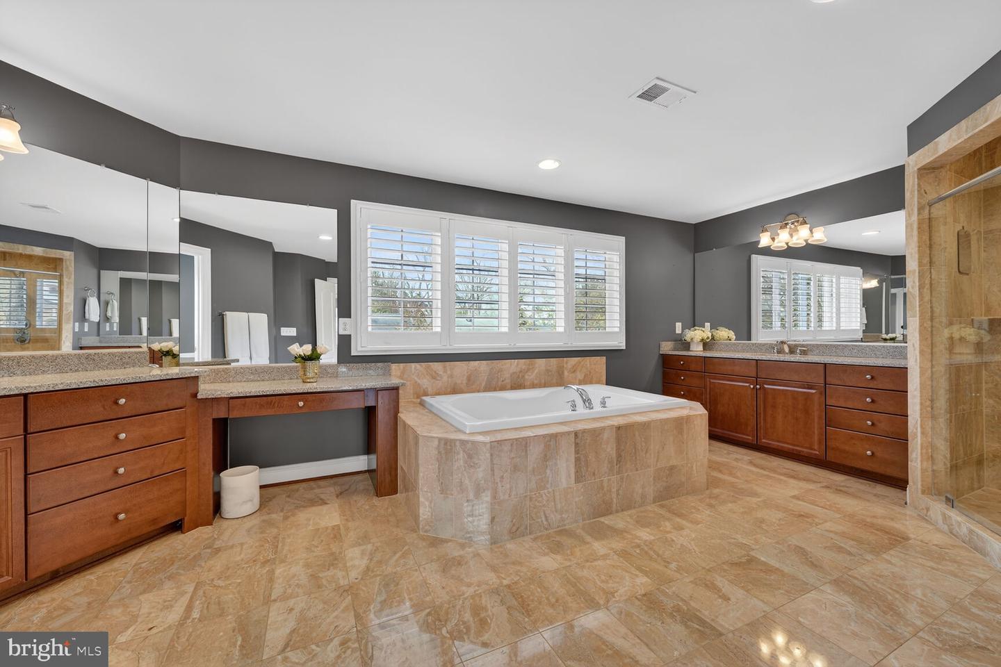 5501 36TH ST N, ARLINGTON, Virginia 22207, 5 Bedrooms Bedrooms, ,4 BathroomsBathrooms,Residential,For sale,5501 36TH ST N,VAAR2069066 MLS # VAAR2069066