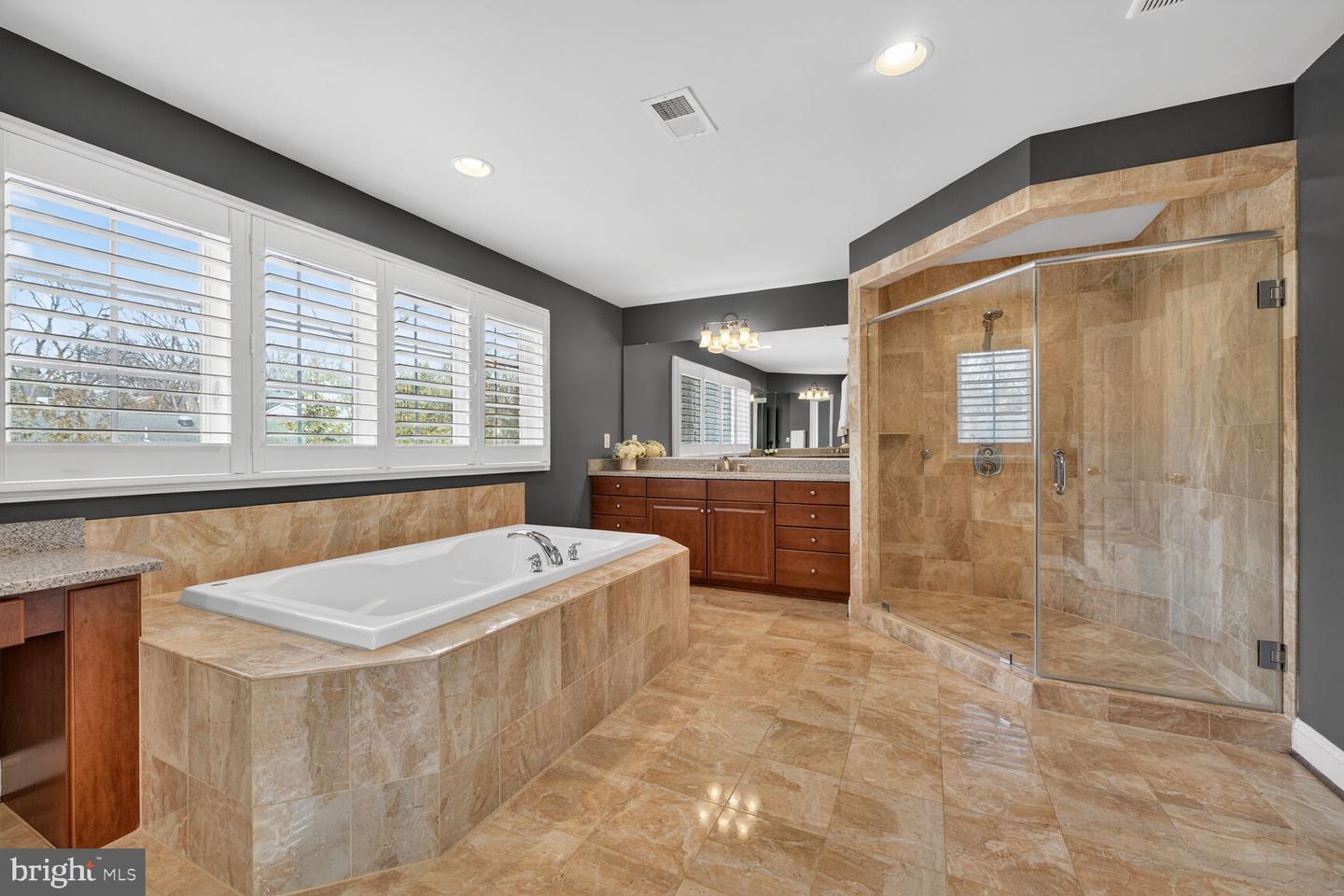 5501 36TH ST N, ARLINGTON, Virginia 22207, 5 Bedrooms Bedrooms, ,4 BathroomsBathrooms,Residential,For sale,5501 36TH ST N,VAAR2069066 MLS # VAAR2069066