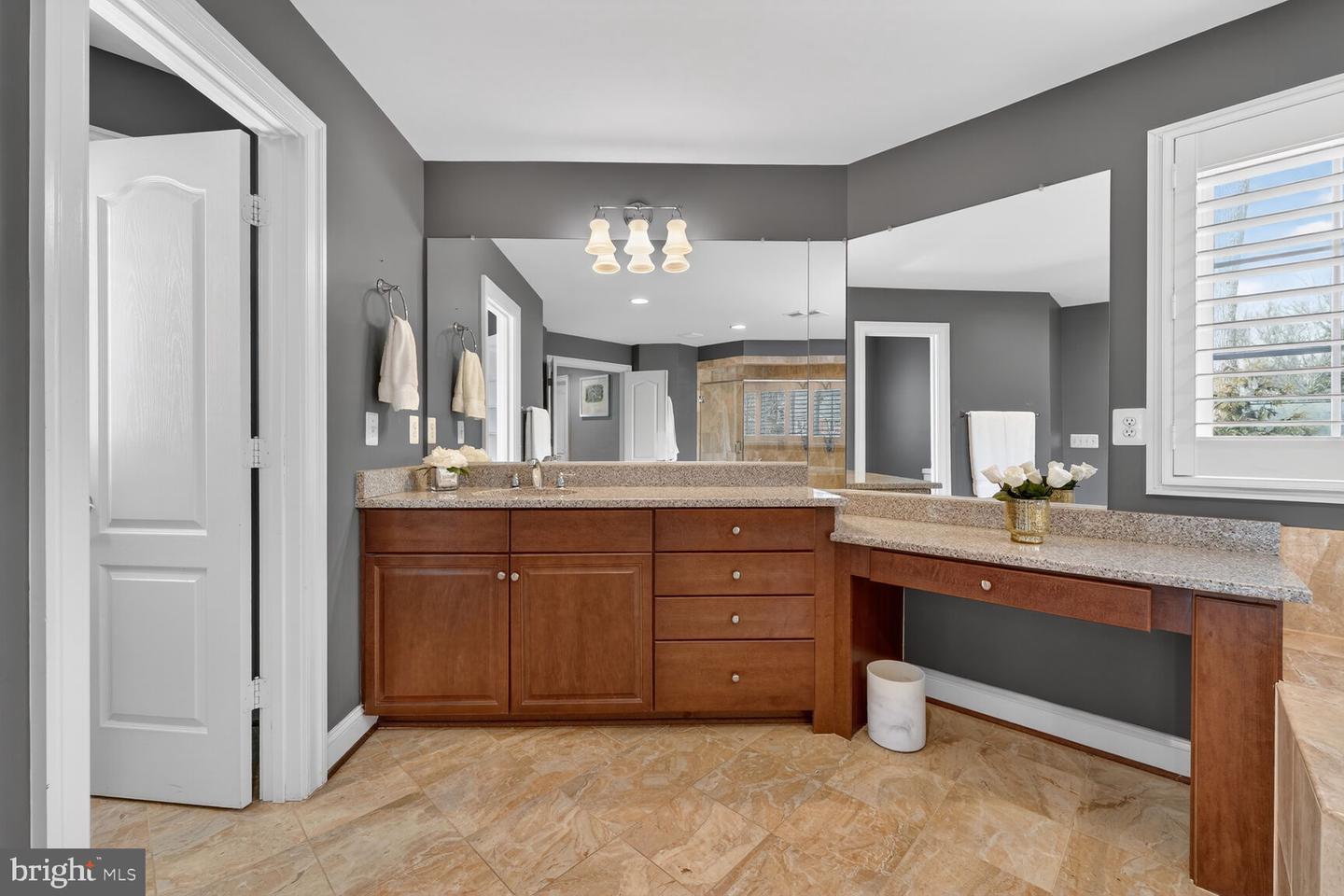 5501 36TH ST N, ARLINGTON, Virginia 22207, 5 Bedrooms Bedrooms, ,4 BathroomsBathrooms,Residential,For sale,5501 36TH ST N,VAAR2069066 MLS # VAAR2069066