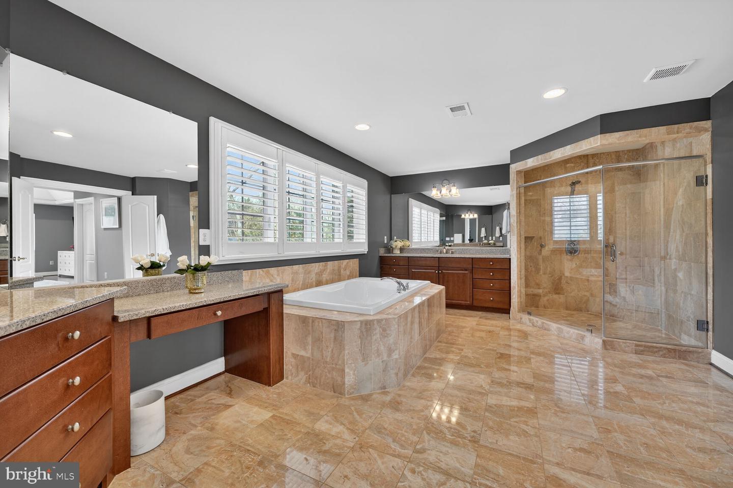 5501 36TH ST N, ARLINGTON, Virginia 22207, 5 Bedrooms Bedrooms, ,4 BathroomsBathrooms,Residential,For sale,5501 36TH ST N,VAAR2069066 MLS # VAAR2069066