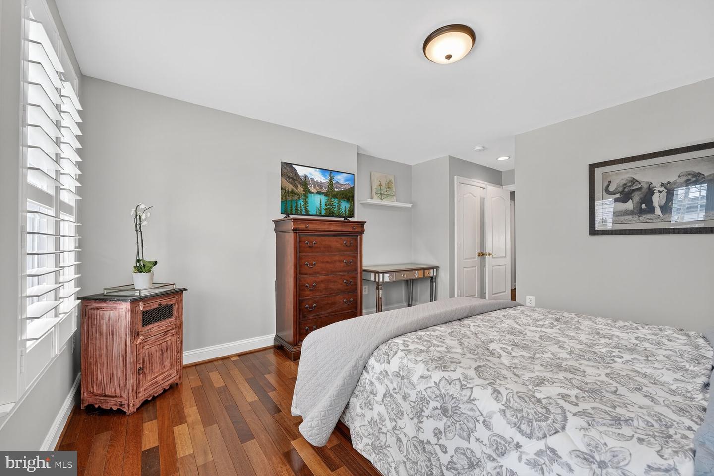 5501 36TH ST N, ARLINGTON, Virginia 22207, 5 Bedrooms Bedrooms, ,4 BathroomsBathrooms,Residential,For sale,5501 36TH ST N,VAAR2069066 MLS # VAAR2069066