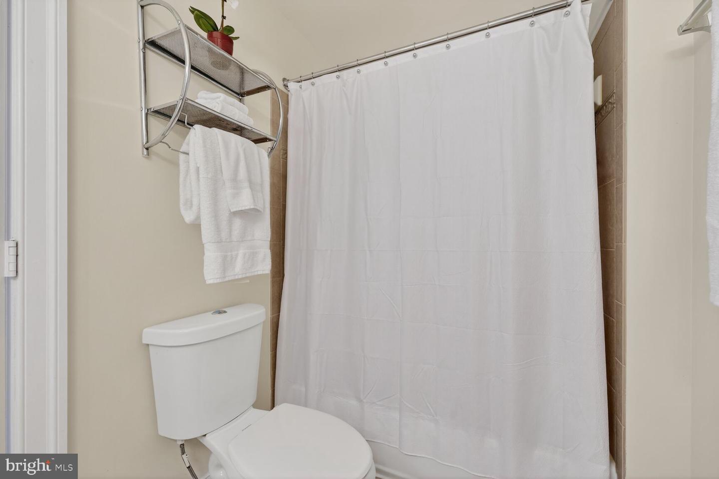 5501 36TH ST N, ARLINGTON, Virginia 22207, 5 Bedrooms Bedrooms, ,4 BathroomsBathrooms,Residential,For sale,5501 36TH ST N,VAAR2069066 MLS # VAAR2069066