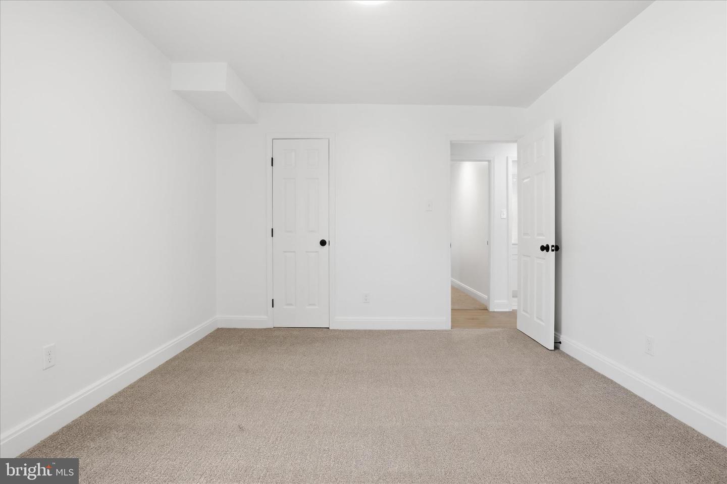 8300 TOBIN RD #23, ANNANDALE, Virginia 22003, 3 Bedrooms Bedrooms, ,2 BathroomsBathrooms,Residential,For sale,8300 TOBIN RD #23,VAFX2291730 MLS # VAFX2291730